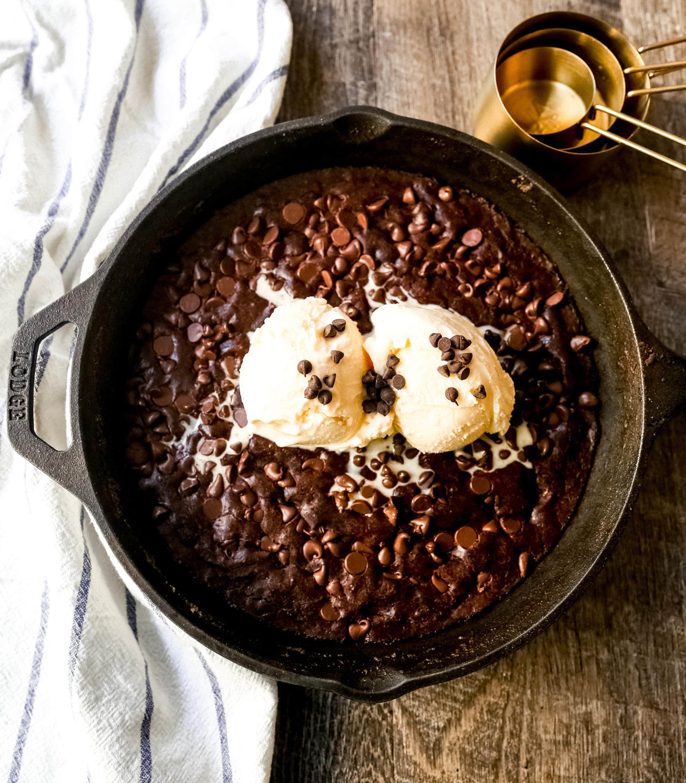 Skillet Chocolate Chip Cookie {Pizookie} - Two Peas & Their Pod