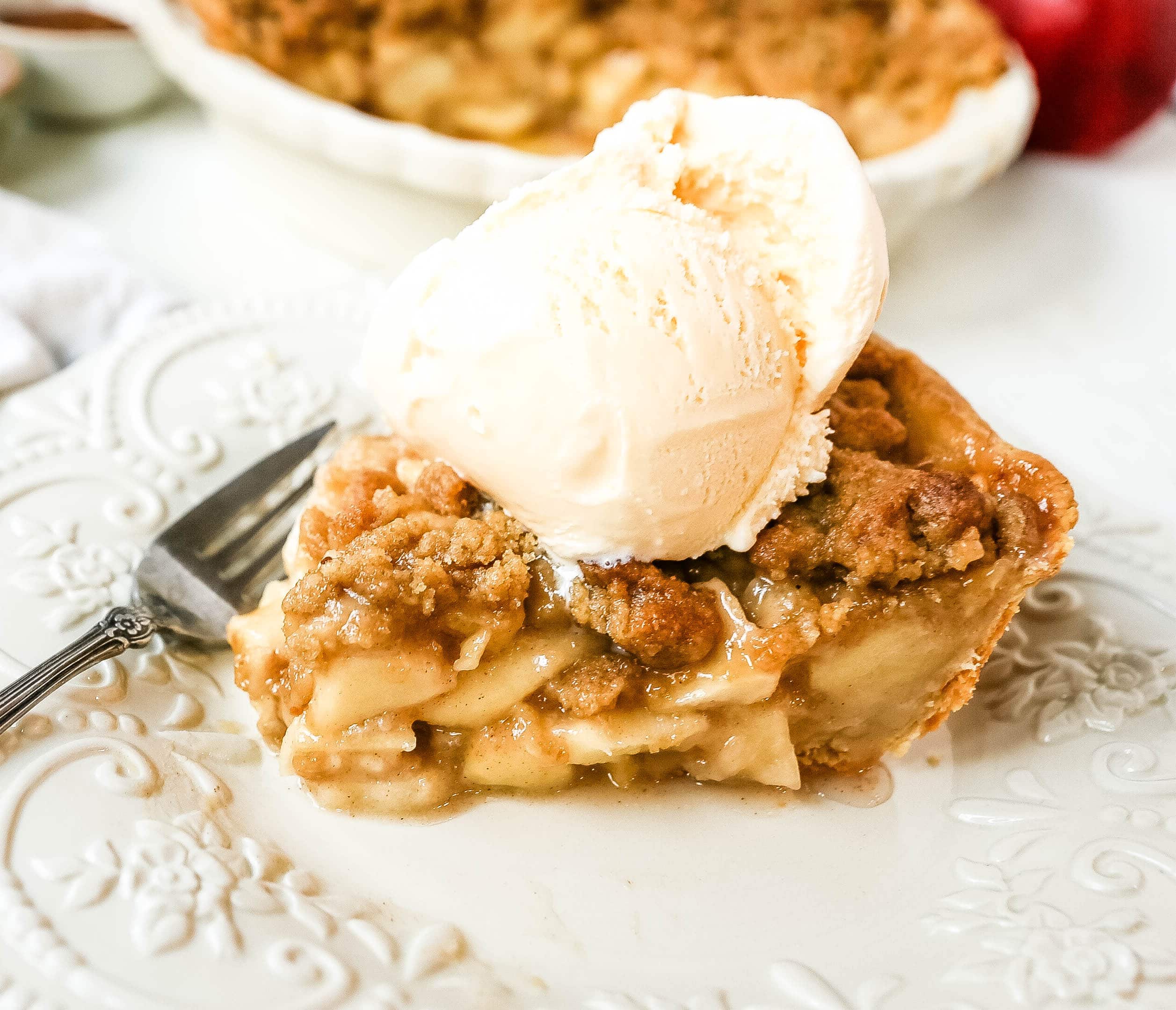 Dutch Apple Pie How to make a traditional Dutch Apple Pie with a buttery, flaky pie crust, topped with cinnamon-sugar apples, with a brown sugar streusel topping.  www.modernhoney.com #apple #applepie #dutchapplepie