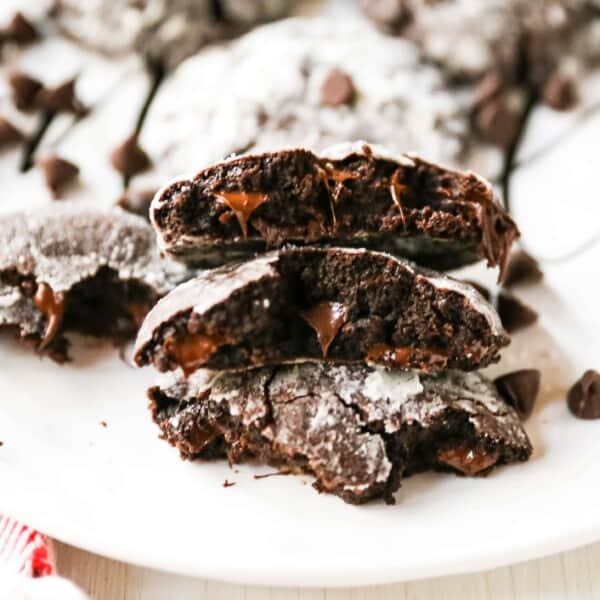 Chocolate Crinkle Cookies Soft, chewy, rich, fudgy chocolate cookies rolled into two types of sugar and baked until the edges crinkle. www.modernhoney.com #chocolatecookies #chocolatecrinklecookies #crinklecookies #christmascookies