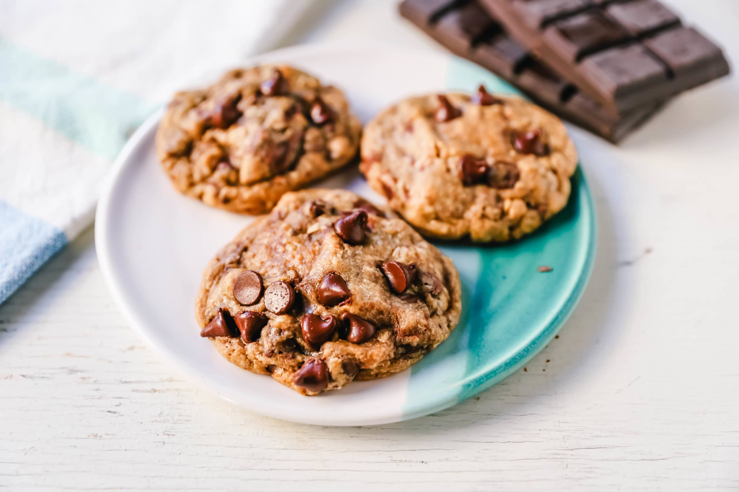 Oatmeal Chocolate Chip Cookies Soft, chewy oatmeal cookies with chocolate chips. The Best Oatmeal Chocolate Chip Cookie recipe! www.modernhoney.com #cookies #oatmealcookies #oatmealchocolatechipcookies