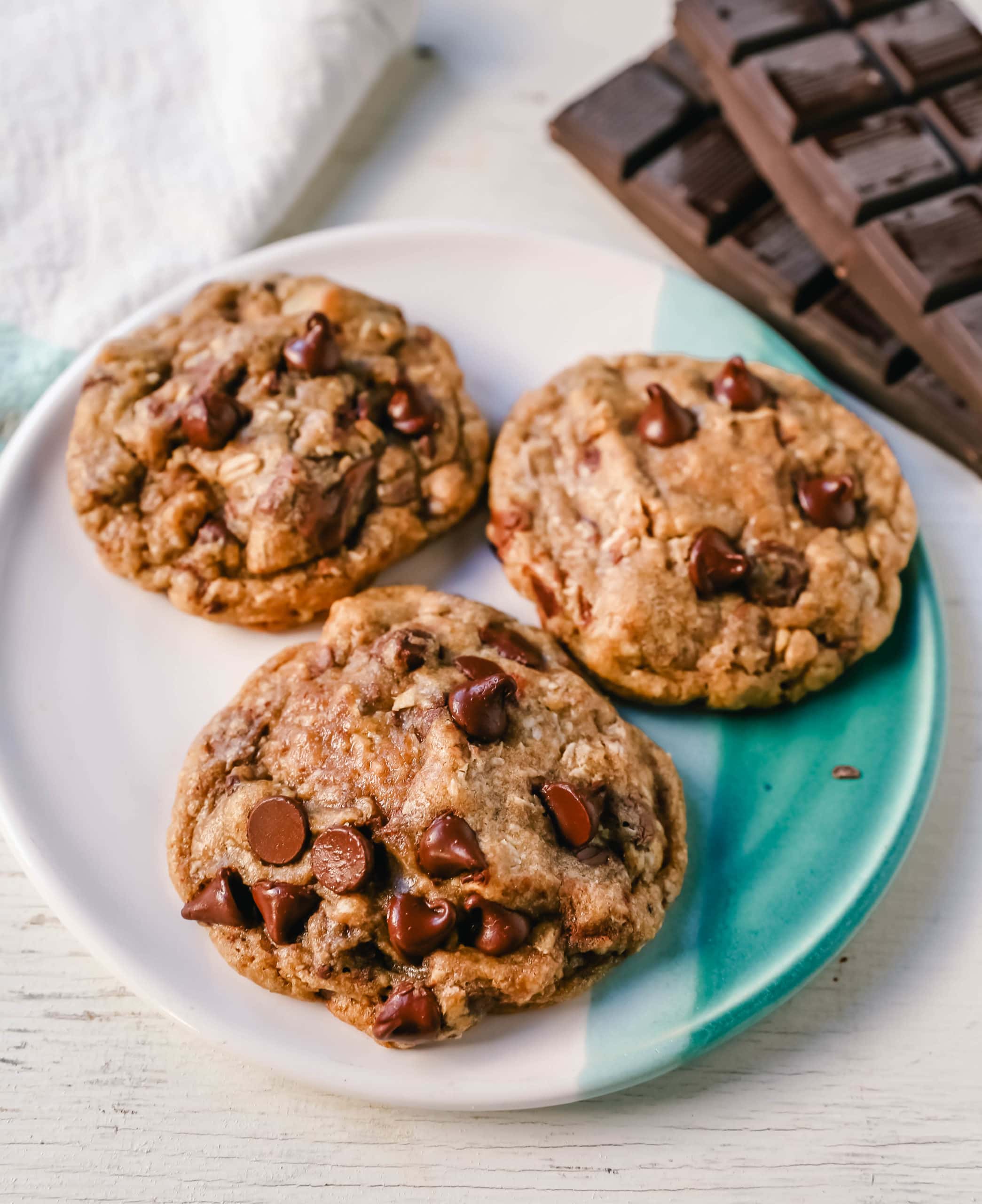 Oatmeal Chocolate Chip Cookies Soft, chewy oatmeal cookies with chocolate chips. The Best Oatmeal Chocolate Chip Cookie recipe! www.modernhoney.com #cookies #oatmealcookies #oatmealchocolatechipcookies