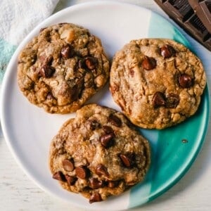 Oatmeal Chocolate Chip Cookies Soft, chewy oatmeal cookies with chocolate chips. The Best Oatmeal Chocolate Chip Cookie recipe! www.modernhoney.com #cookies #oatmealcookies #oatmealchocolatechipcookies