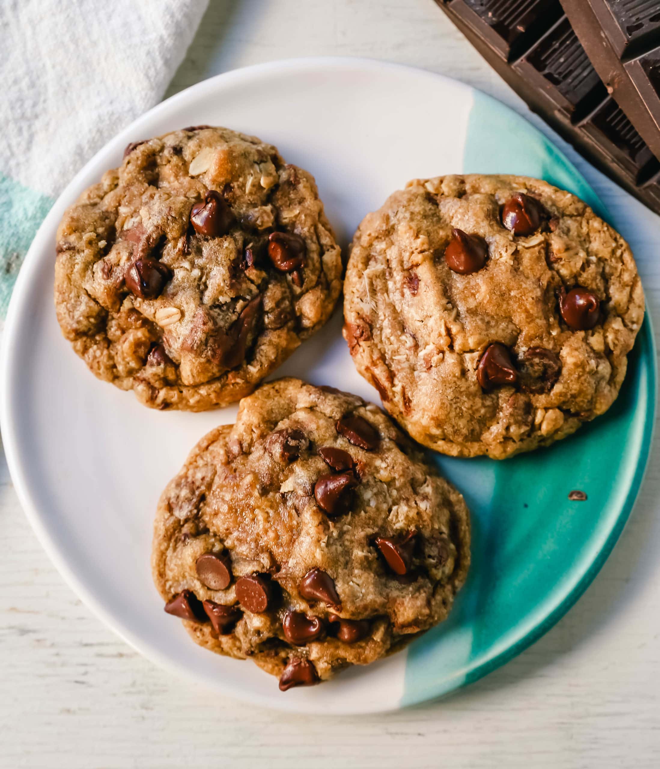 Oatmeal Chocolate Chip Cookies Soft, chewy oatmeal cookies with chocolate chips. The Best Oatmeal Chocolate Chip Cookie recipe! www.modernhoney.com #cookies #oatmealcookies #oatmealchocolatechipcookies