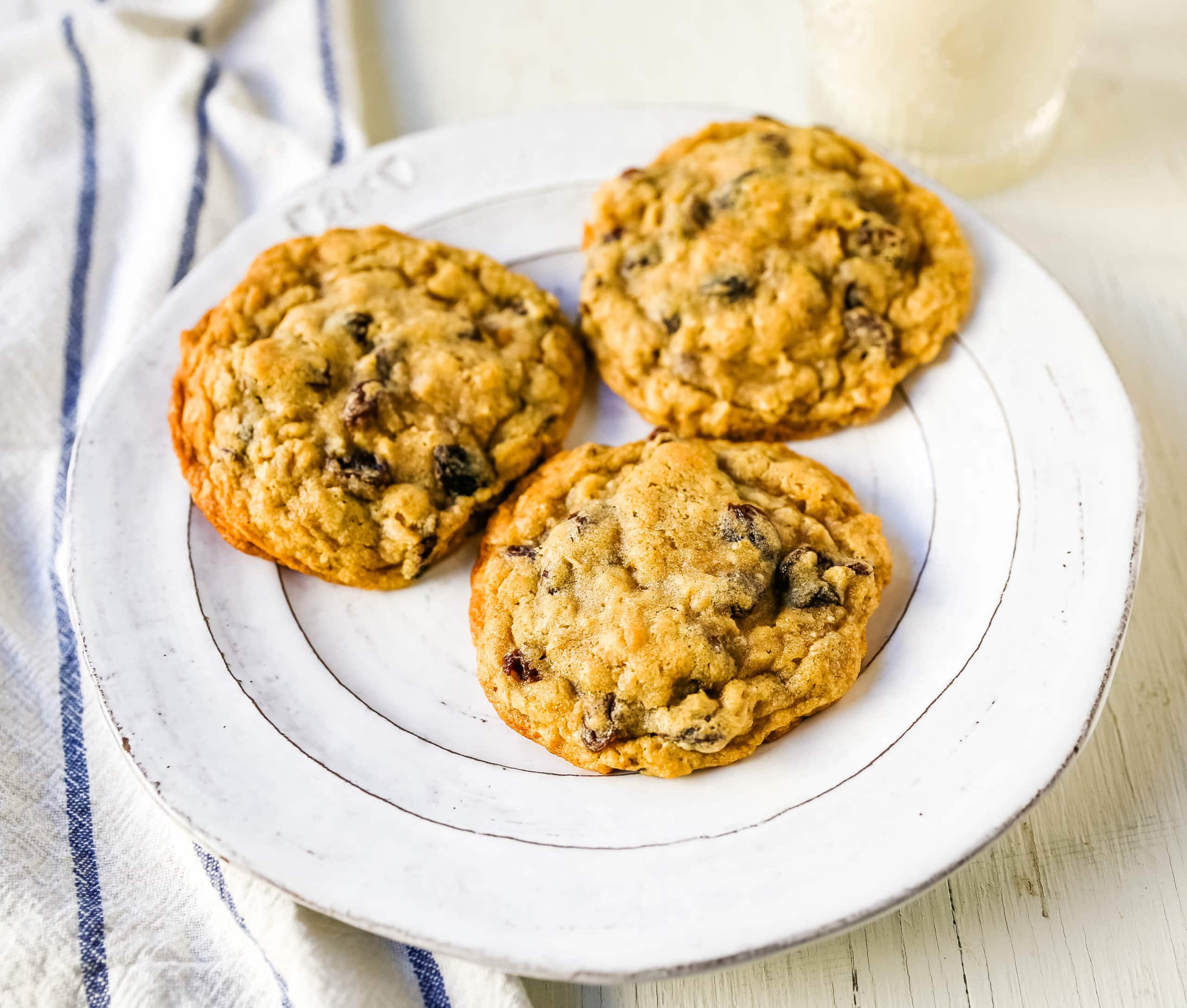 The Best Oatmeal Raisin Cookies These soft, chewy oatmeal cookies with plump raisins are the best oatmeal cookie recipe on the planet. www.modernhoney.com #oatmealraisincookies #oatmealcookies #oatmealraisincookie #cookies 