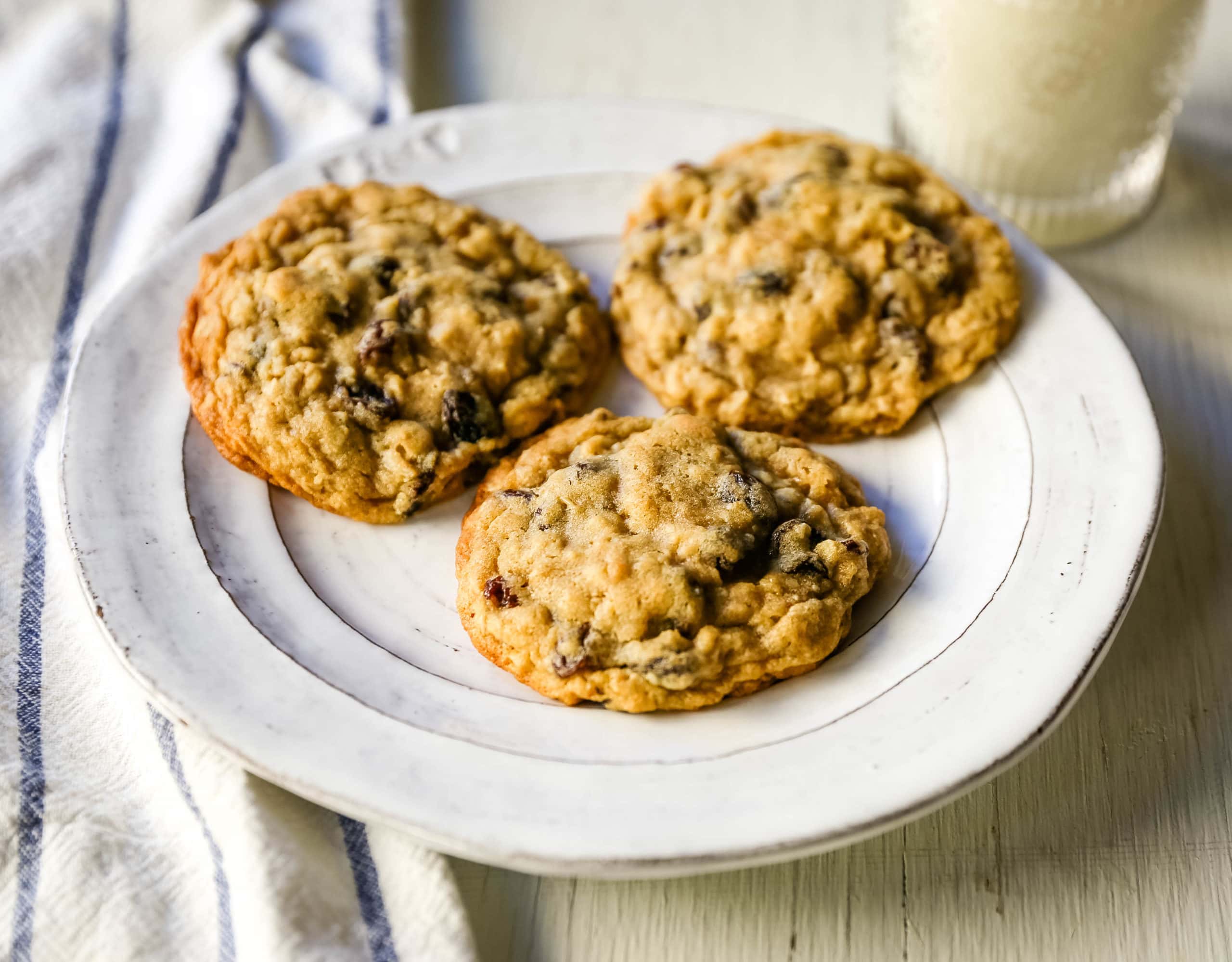 The Best Oatmeal Raisin Cookies These soft, chewy oatmeal cookies with plump raisins are the best oatmeal cookie recipe on the planet. www.modernhoney.com #oatmealraisincookies #oatmealcookies #oatmealraisincookie #cookies 