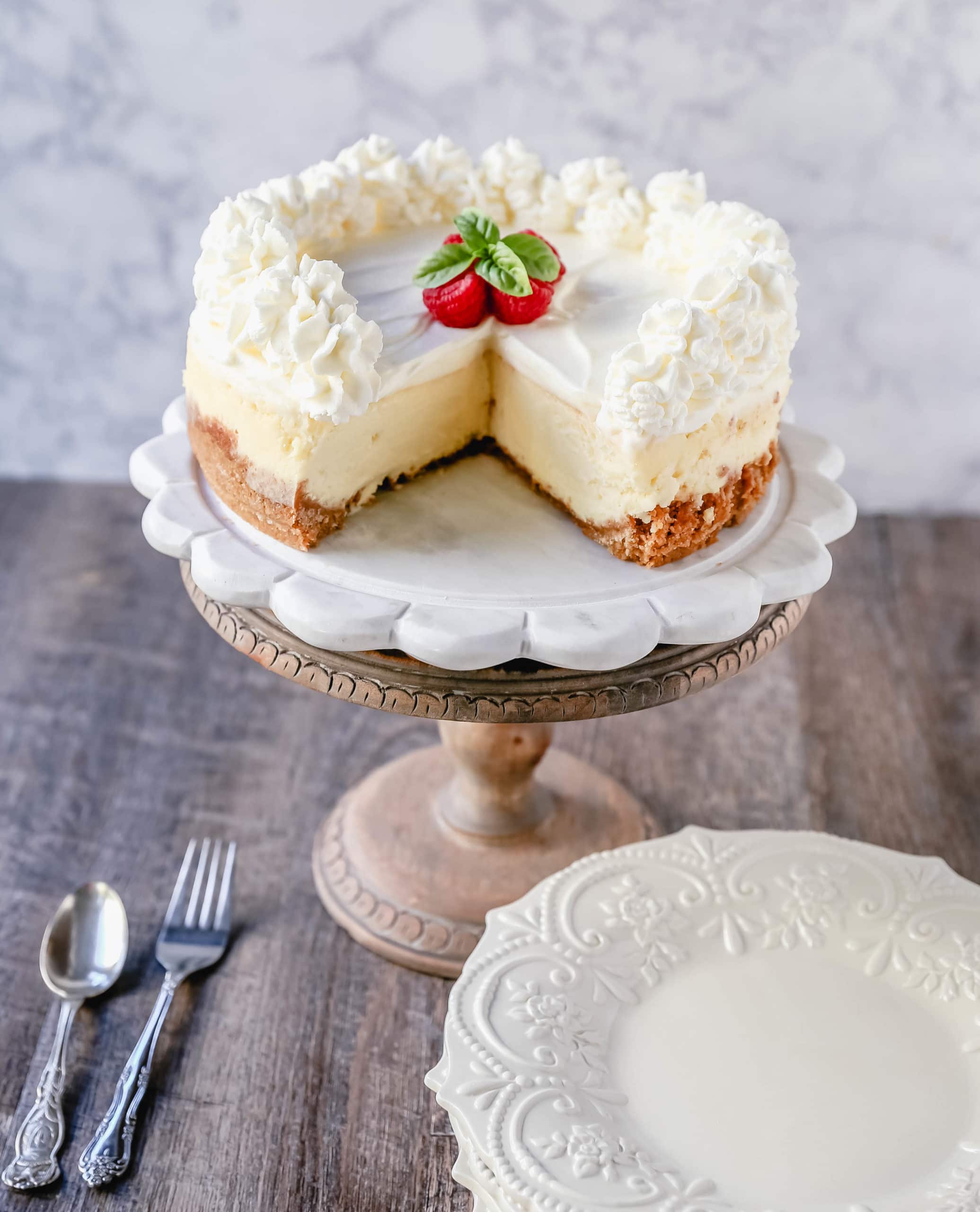 https://www.modernhoney.com/wp-content/uploads/2020/12/Vanilla-Cheesecake-Recipe-4-scaled.jpg