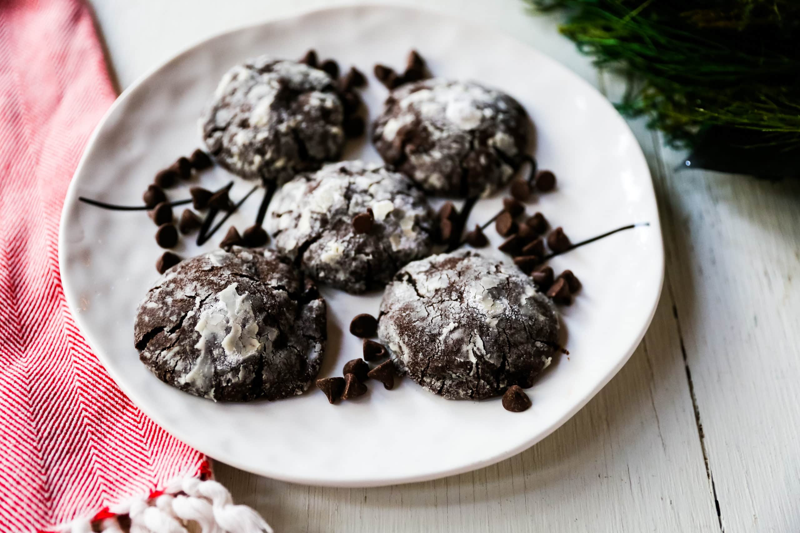 Chocolate Crinkle Cookies Soft, chewy, rich, fudgy chocolate cookies rolled into two types of sugar and baked until the edges crinkle. www.modernhoney.com #chocolatecookies #chocolatecrinklecookies #crinklecookies #christmascookies