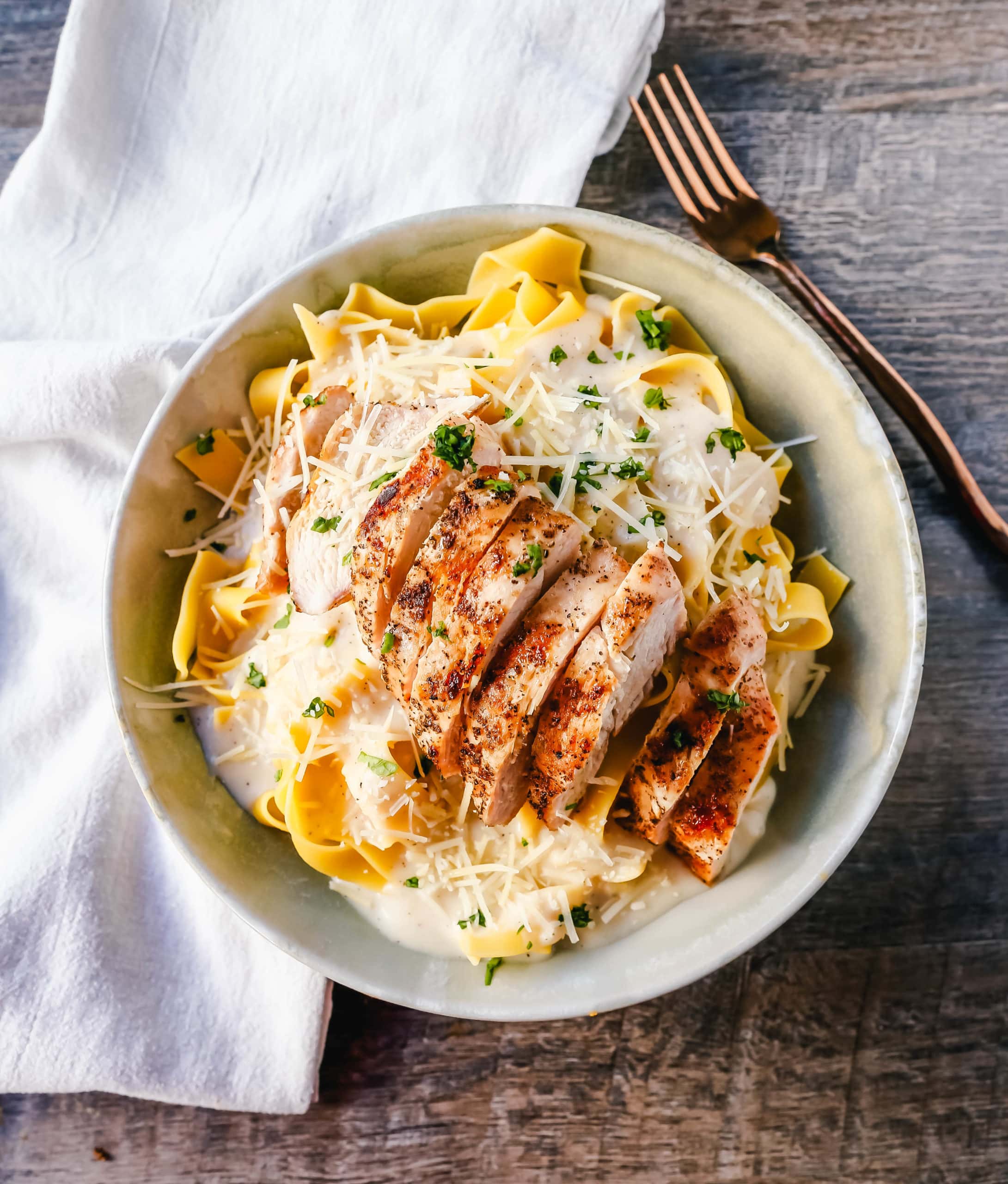 Skinny Low-Fat Chicken Fettuccine Alfredo All of the flavor of Chicken Fettuccine Alfredo without all of the fat and calories! Lean grilled chicken on top of low-fat alfredo sauce tossed with fettuccine noodles. www.modernhoney.com #lowfat #chicken #pasta