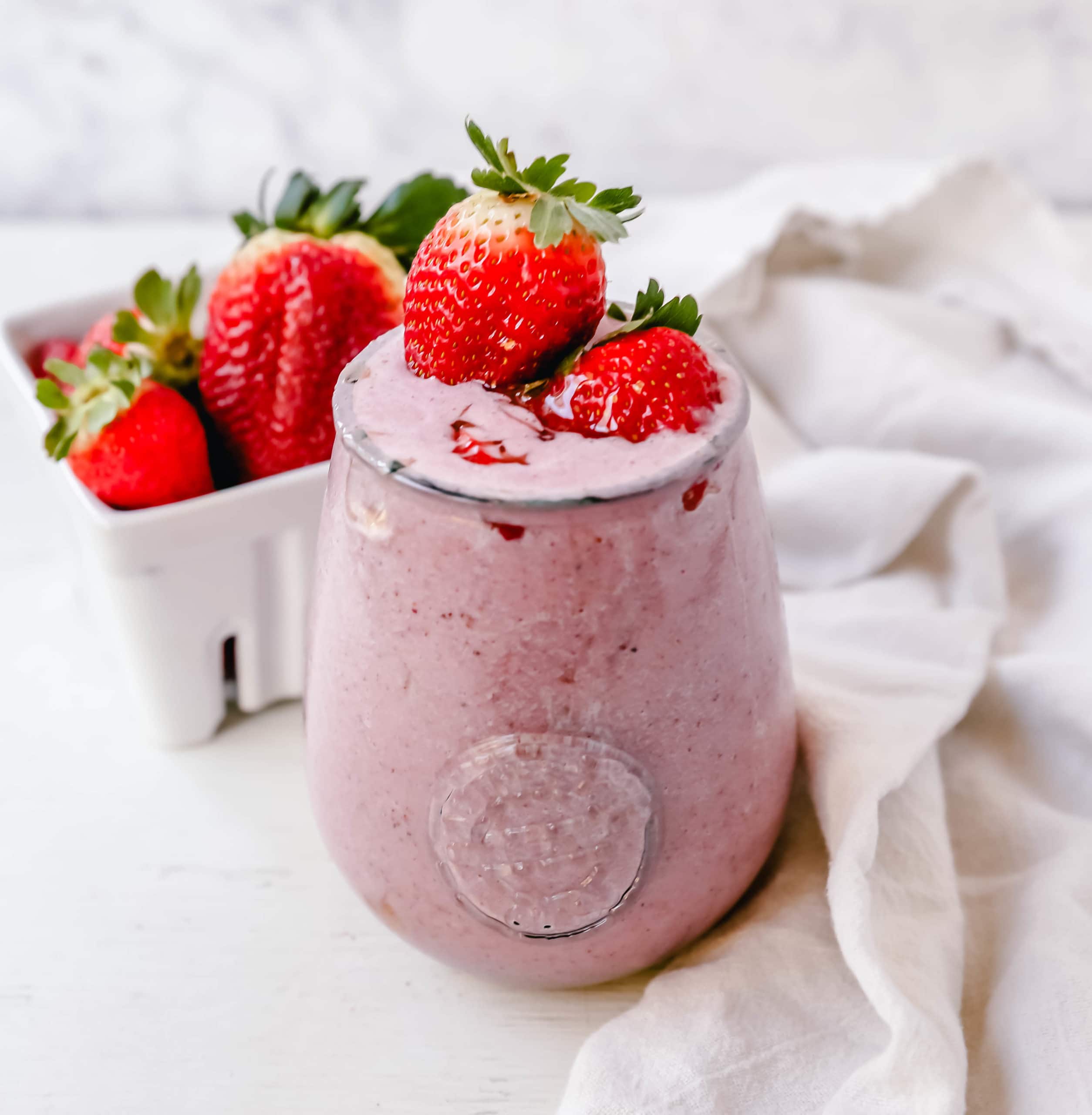 Strawberry Banana Smoothie. Creamy strawberry banana smoothie made with strawberries, bananas, your favorite type of milk, honey, and almond butter (if you want it extra rich and creamy). www.modernhoney.com #smoothie #smoothies #strawberrysmoothie