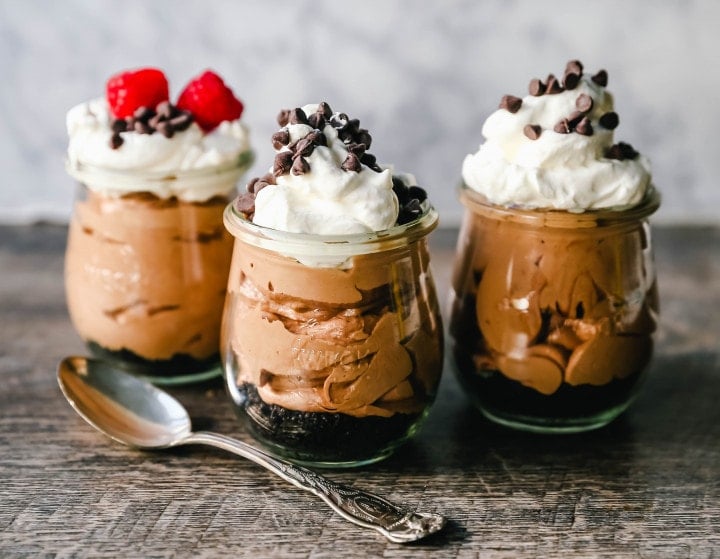 Chocolate Nutella Cheesecake Mousse No-Bake 5-Minute Chocolate Nutella Mousse made with only four ingredients -- Nutella, cream cheese, heavy cream, and powdered sugar.  www.modernhoney.com #mousse #chocolatemousse #dessert