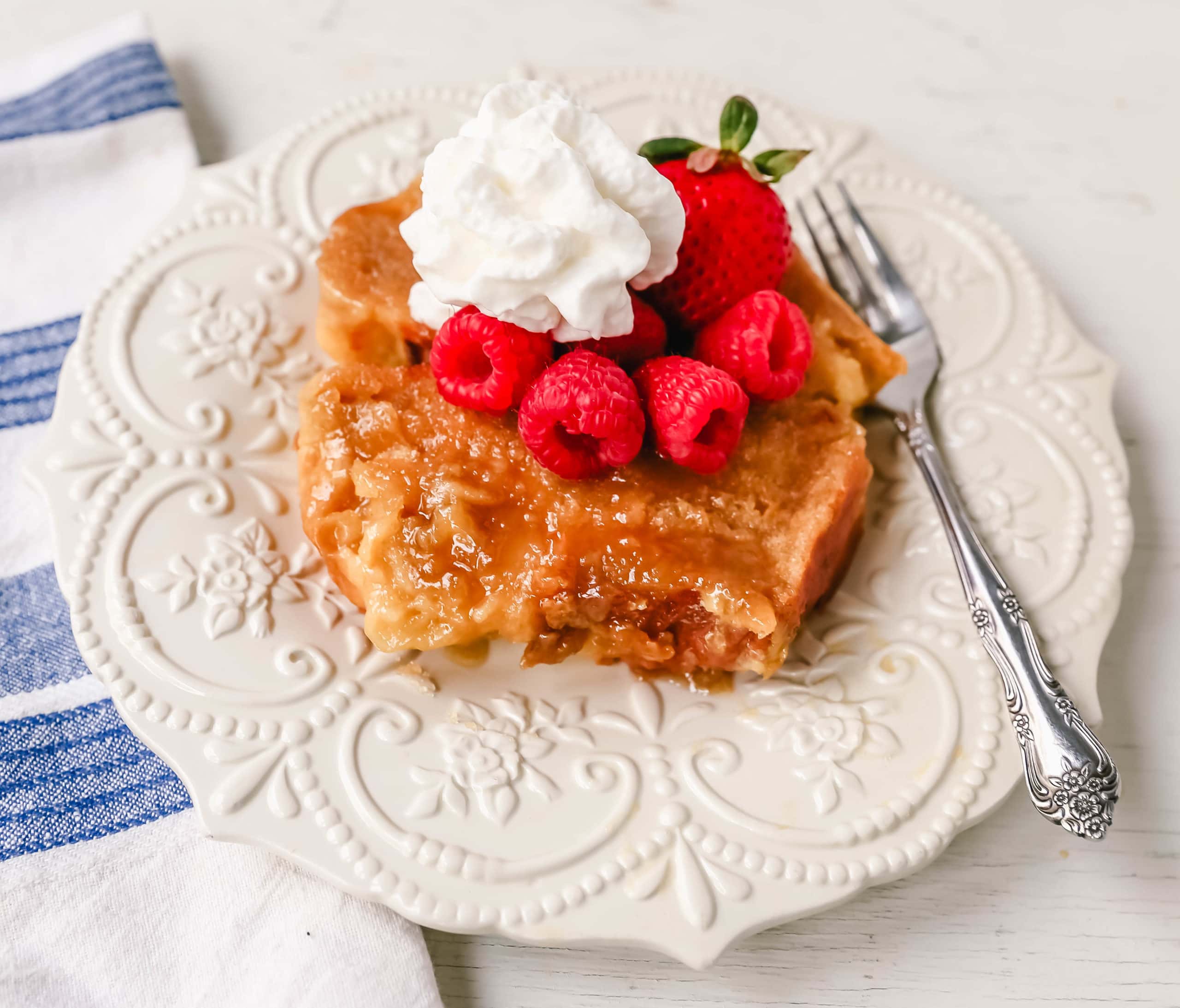 Overnight Creme Brûlée French Toast an easy overnight french toast with thick bread in a buttery sugar glaze and soaked with a sweet custard. www.modernhoney.com #frenchtoast #breakfast #brunch #overnightfrenchtoast