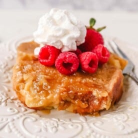 Overnight Creme Brûlée French Toast an easy overnight french toast with thick bread in a buttery sugar glaze and soaked with a sweet custard. www.modernhoney.com #frenchtoast #breakfast #brunch #overnightfrenchtoast