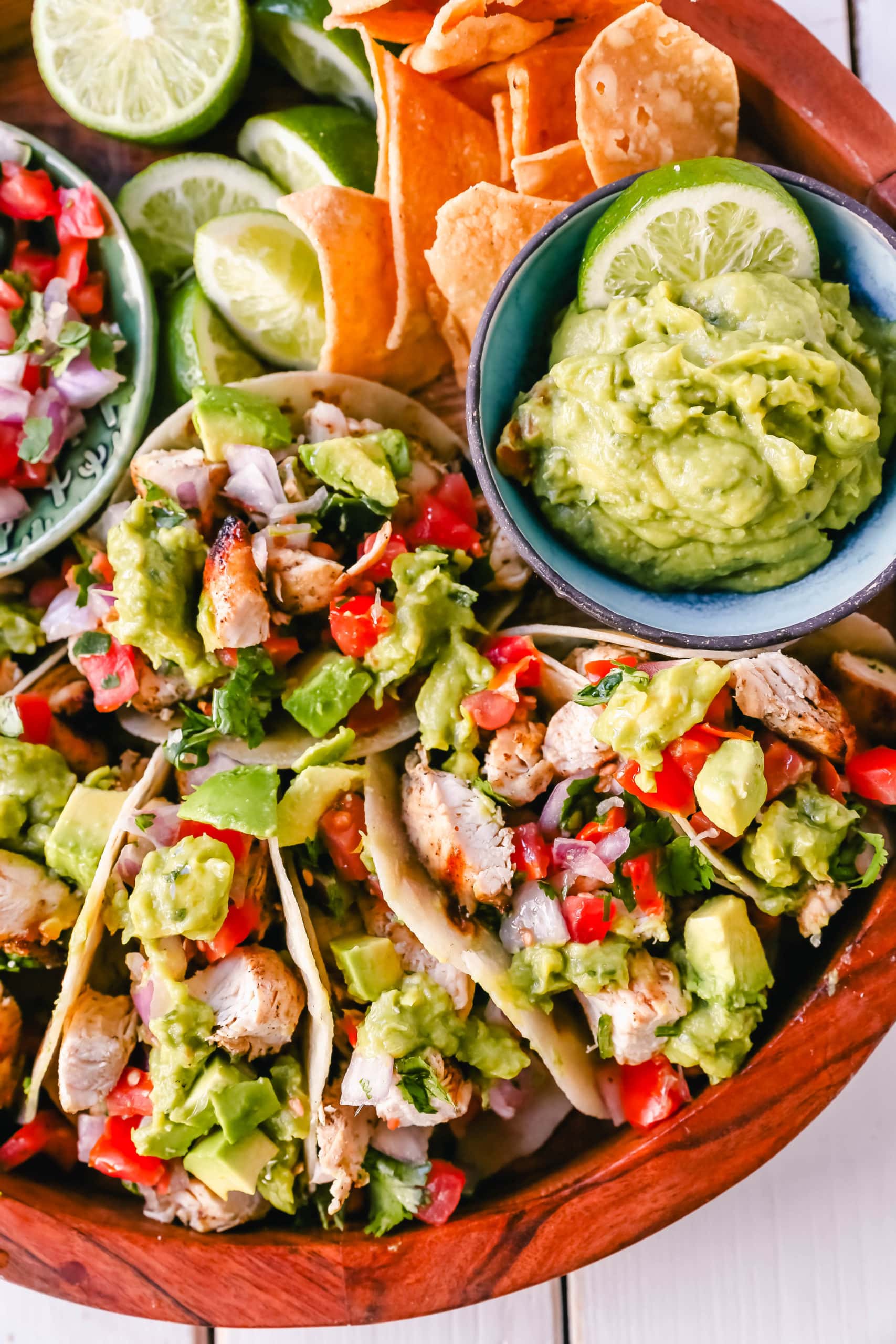 Grilled Chicken Tacos with Guacamole. Marinated grilled chicken with fresh lime and Mexican spices topped with pico de gallo and fresh guacamole. The best grilled chicken tacos! www.modernhoney.com #tacos #tacotuesday #chickentacos