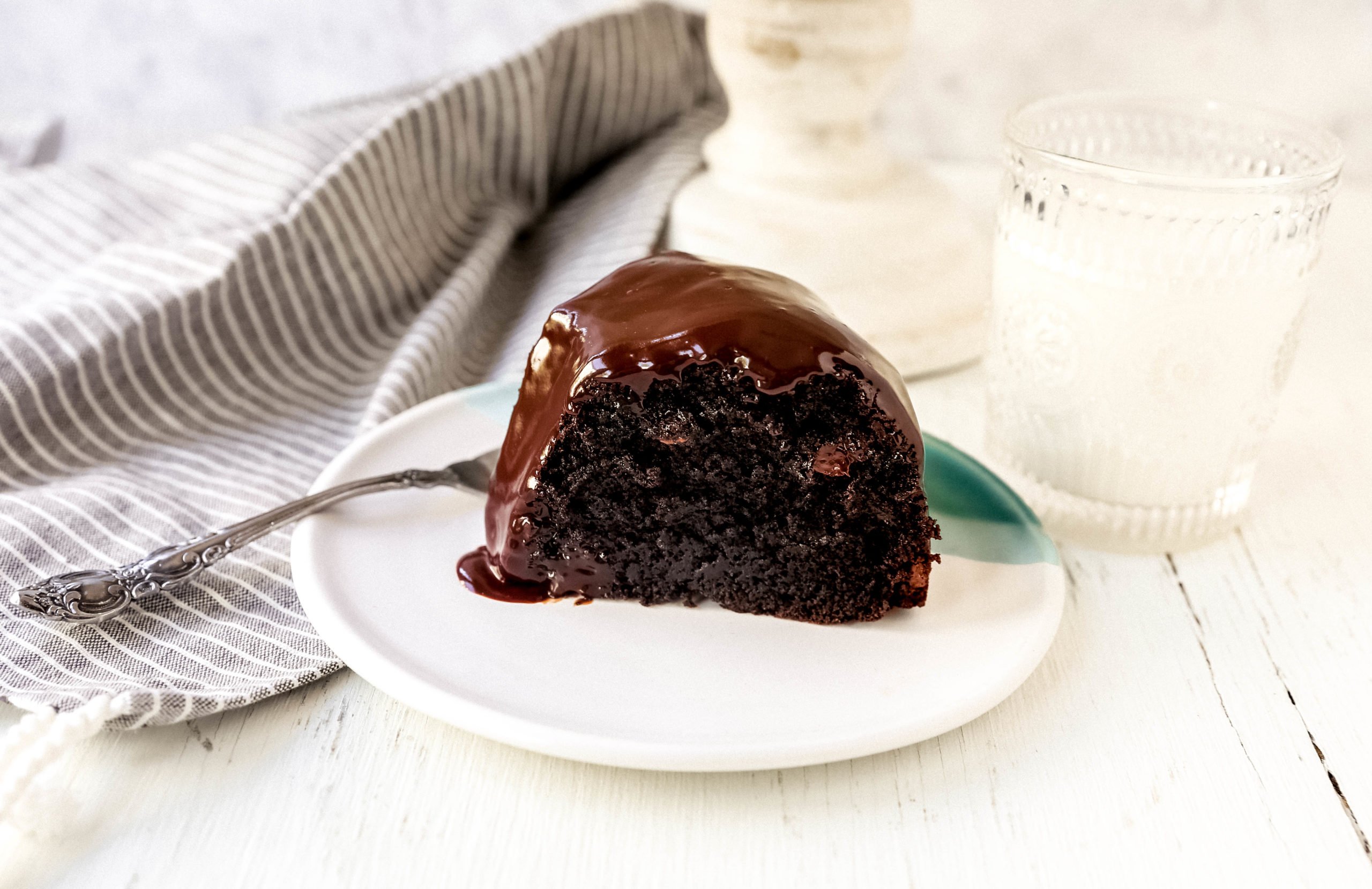 The Best Chocolate Bundt Cake Moist, decadent, rich chocolate bundt cake with a silky chocolate glaze. How to make the perfect chocolate bundt cake recipe! #chocolate #bundtcake #chocolatebundtcake #chocolatecake #cake