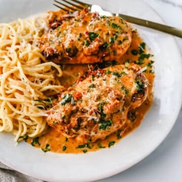 Marry Me Chicken Recipe. The Best Marry Me Chicken Recipe with all 5-Star Ratings. Easy skillet chicken recipe. Sauteed chicken in a creamy sundried tomato basil cream sauce. This "Marry Me" Chicken is famous for good reason!