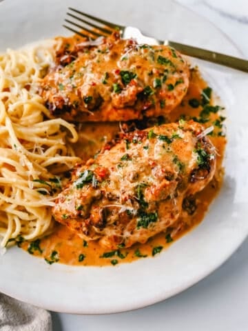 Marry Me Chicken Recipe. The Best Marry Me Chicken Recipe with all 5-Star Ratings. Easy skillet chicken recipe. Sauteed chicken in a creamy sundried tomato basil cream sauce. This "Marry Me" Chicken is famous for good reason!