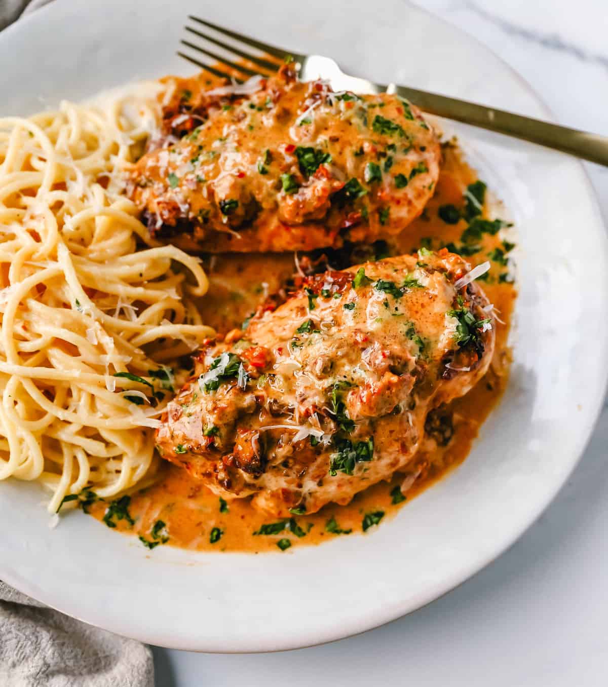 Marry Me Chicken Recipe. The Best Marry Me Chicken Recipe with all 5-Star Ratings. Easy skillet chicken recipe. Sauteed chicken in a creamy sundried tomato basil cream sauce. This "Marry Me" Chicken is famous for good reason!