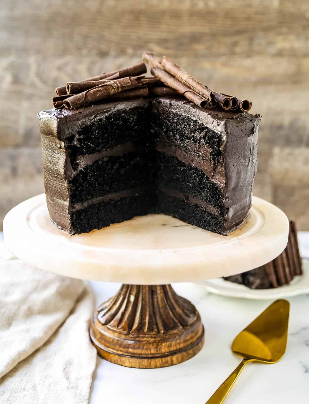 The Best Chocolate Cake Recipe. How to make the best homemade chocolate cake recipe. This Chocolate Birthday Cake with Chocolate Frosting is the only chocolate cake recipe you need! This is a moist chocolate cake with chocolate buttercream. How to make dark chocolate cake. 