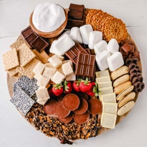 How to make the Ultimate S'mores. How to create a fun S'mores Board with all of the toppings. Perfect for campfires in the mountains, at the beach, or in your backyard! S'mores are the perfect customizable summer treat.