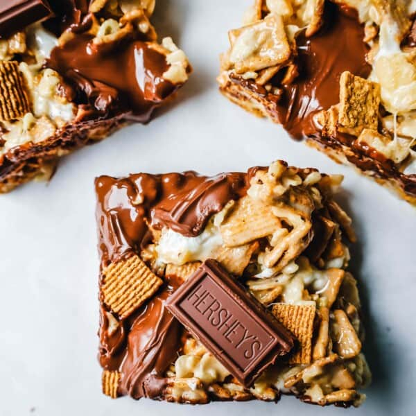 S'more Rice Krispie Treats made with Golden Graham, Rice Krispies, Marshmallows, Butter, and Hershey's Milk Chocolate Bars. The perfect S'more Rice Krispies that can be made in less than 15 minutes!