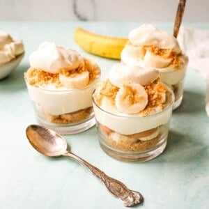The Famous Magnolia Bakery Banana Pudding is the best banana pudding recipe ever! This iconic NYC Bakery is known for its banana pudding and I am sharing their famous banana pudding recipe with you!