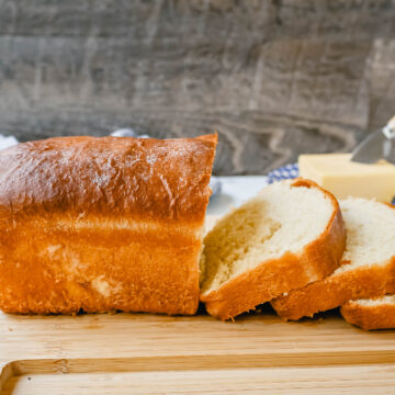 Το απλό μαλακό λευκό ψωμί σάντουιτς είναι τέλειο για σπιτικό τοστ με βούτυρο και μαρμελάδα ή σάντουιτς.  Πώς να φτιάξετε το τέλειο λευκό ψωμί σάντουιτς με φυσικά υλικά και χωρίς γέμιση!