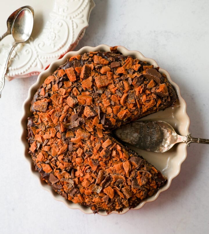 No-Bake Chocolate Peanut Butter Butterfinger Pie with a chocolate OREO crust, creamy peanut butter filling with Butterfinger candy bars, chocolate ganache, and topped with fresh whipped cream and Butterfinger. The best creamy Butterfinger pie recipe!