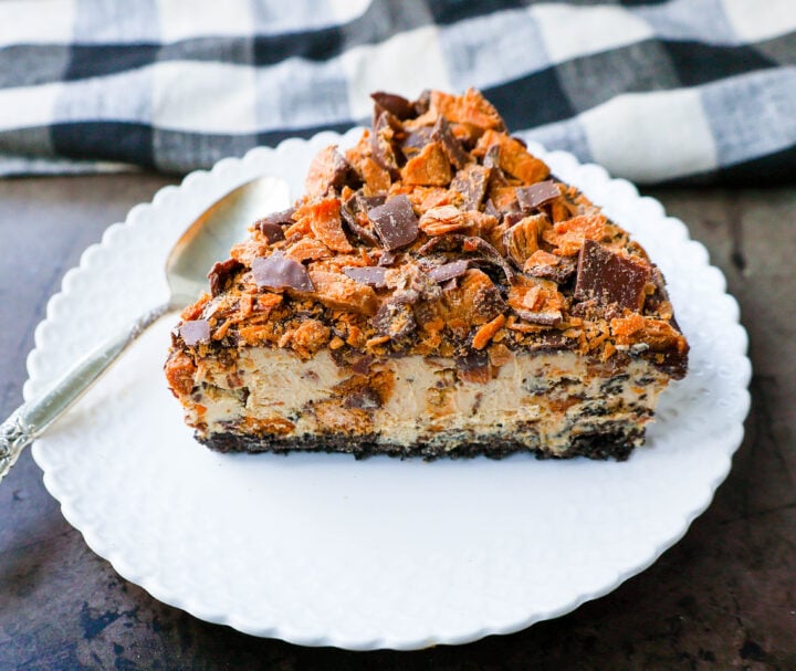 No-Bake Chocolate Peanut Butter Butterfinger Pie with a chocolate OREO crust, creamy peanut butter filling with Butterfinger candy bars, chocolate ganache, and topped with fresh whipped cream and Butterfinger. The best creamy Butterfinger pie recipe!