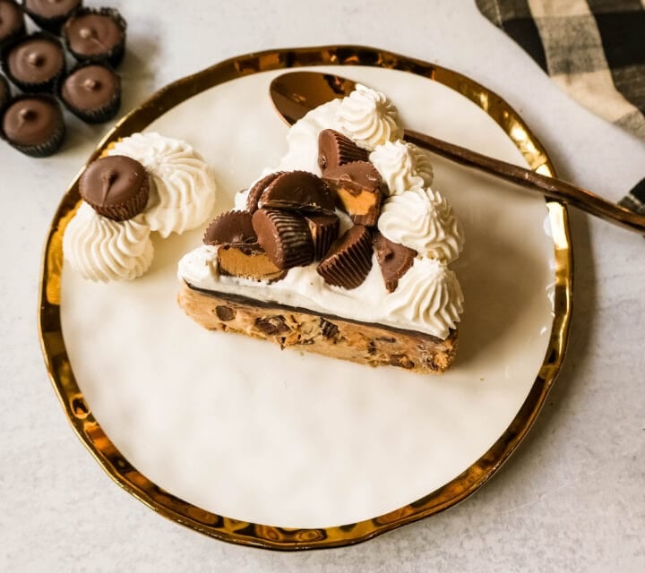 No-Bake Chocolate Peanut Butter Pie with a graham cracker crust, creamy peanut butter filling with peanut butter cups, chocolate ganache, and topped with fresh whipped cream and peanut butter cups. The best chocolate peanut butter pie recipe!