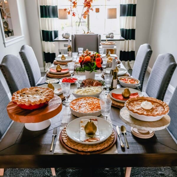 Here are 40 Friendsgiving Ideas on how to create the perfect Friendsgiving Dinner Party. The best Friendsgiving menu plus tips for making a beautiful table and how to plan it.