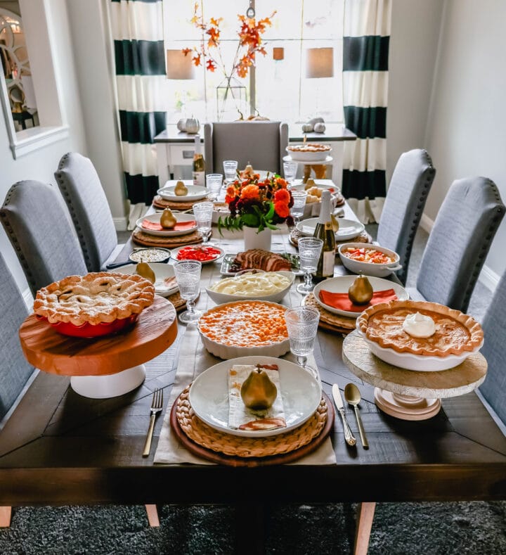 Here are 40 Friendsgiving Ideas on how to create the perfect Friendsgiving Dinner Party. The best Friendsgiving menu plus tips for making a beautiful table and how to plan it.