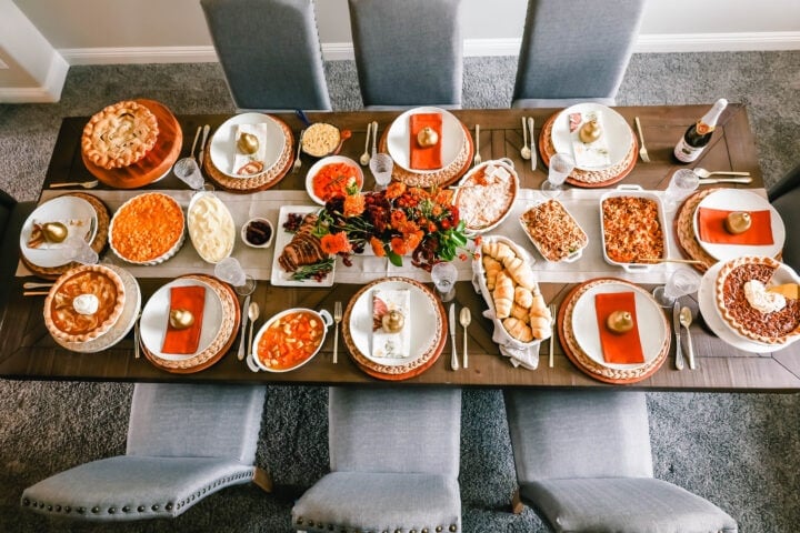 8 Easy Ways To Throw A Friendsgiving Dinner To Celebrate Your