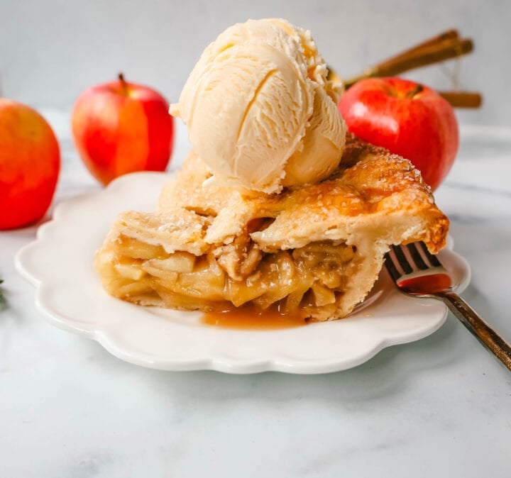 The Best Homemade Apple Pie Recipe!  This Fresh Apple Pie with a Buttery, Flaky Crust is made with fresh apples tossed in sugar and cinnamon and baked in a homemade pie crust. 