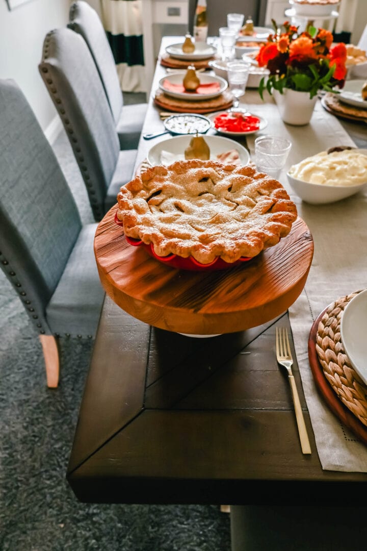 The Best Homemade Apple Pie Recipe!  This Fresh Apple Pie with a Buttery, Flaky Crust is made with fresh apples tossed in sugar and cinnamon and baked in a homemade pie crust. 