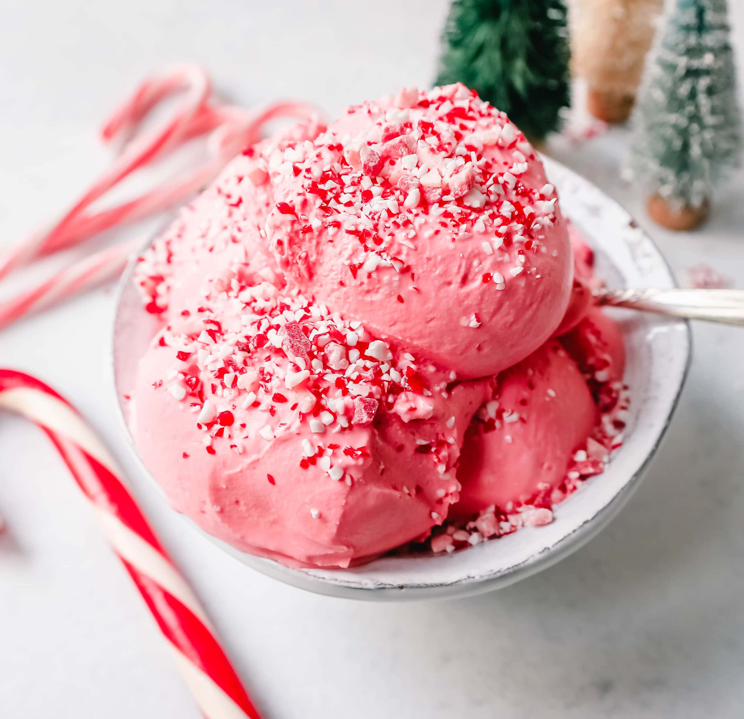 https://www.modernhoney.com/wp-content/uploads/2022/12/Peppermint-Ice-Cream-2-scaled.jpg