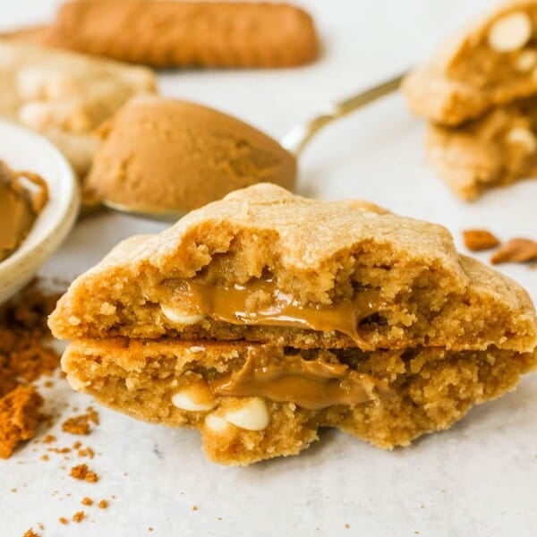 These Biscoff Cookies are filled with Biscoff cookie butter and white chocolate chips. You will love these soft, chewy cookies stuffed with caramelized cookie butter spread. 