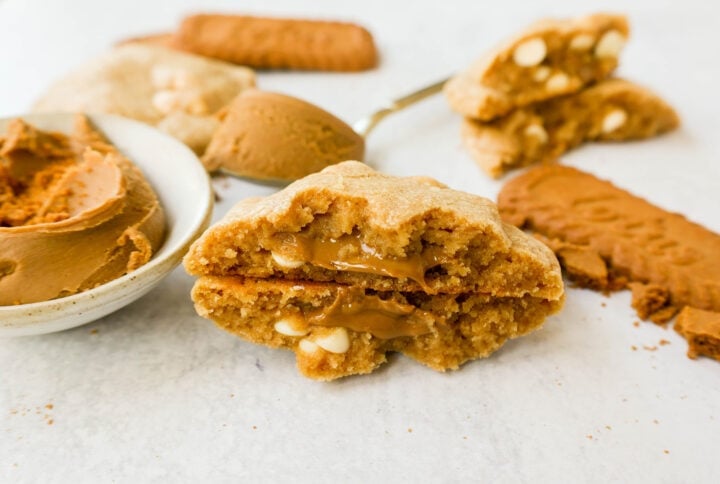 These Biscoff Cookies are filled with Biscoff cookie butter and white chocolate chips. You will love these soft, chewy cookies stuffed with caramelized cookie butter spread. 