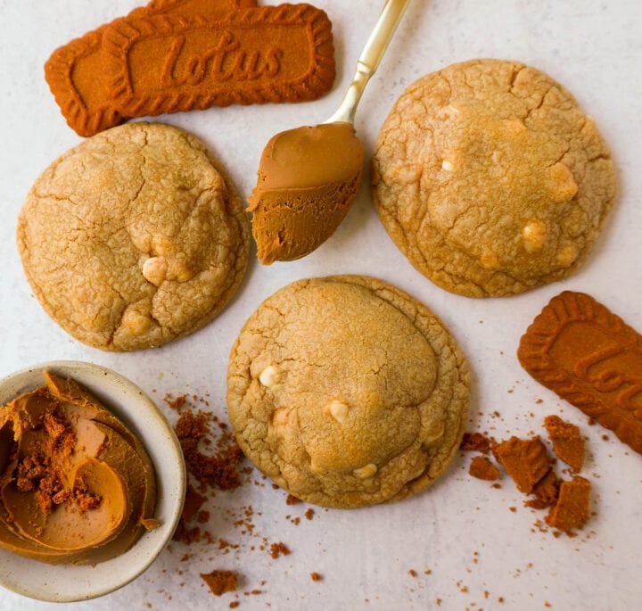 These Biscoff Cookies are filled with Biscoff cookie butter and white chocolate chips. You will love these soft, chewy cookies stuffed with caramelized cookie butter spread. 