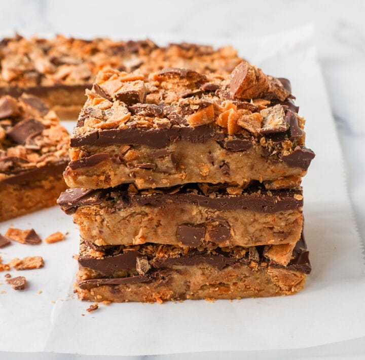 These Crunchy Butterfinger Bars are made with graham crackers, sweetened condensed milk, melted butter, Butterfinger candy bars, and topped with milk chocolate. These are the perfect creamy and crunchy peanut butter chocolate Butterfinger bars!