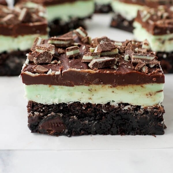 Easy chocolate brownies topped with creamy mint filling and chocolate ganache. The perfect mint chocolate brownie recipe!