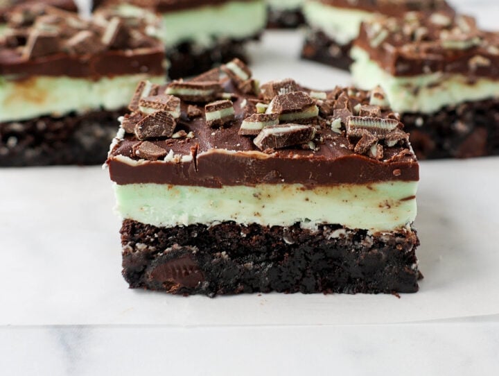 Easy chocolate brownies topped with creamy mint filling and chocolate ganache. The perfect mint chocolate brownie recipe!