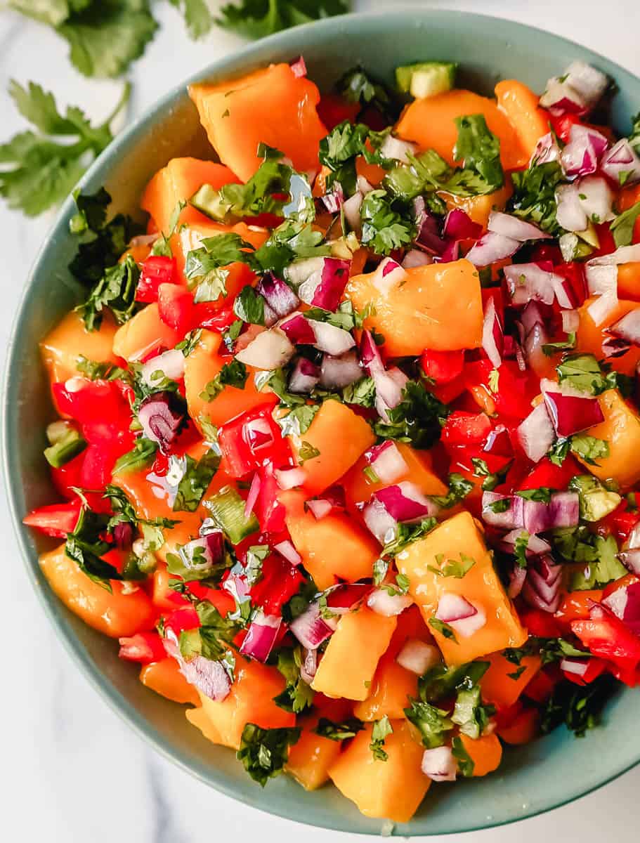 How to make the best mango salsa. Homemade Fresh Mango Salsa with ripe mango, red peppers, cilantro, red onion, jalapeno, lime juice, salt, and a touch of honey. The freshest and best mango salsa recipe!