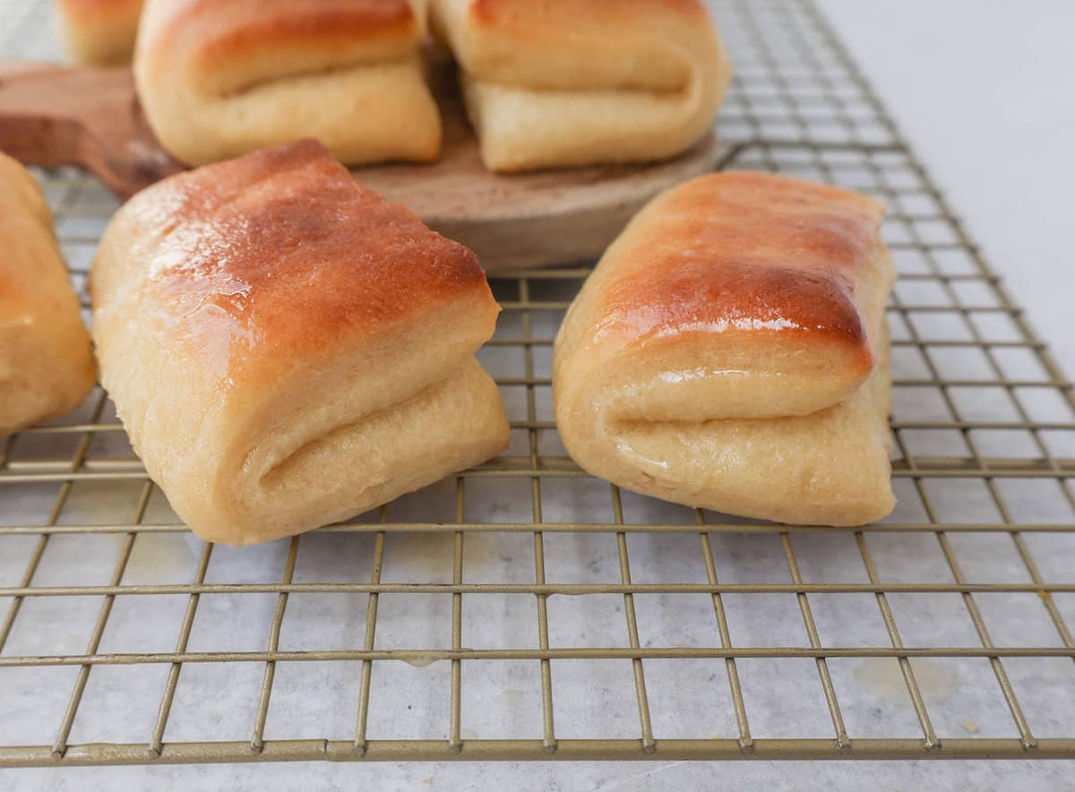 Copycat Texas Roadhouse Rolls - Like Mother Like Daughter