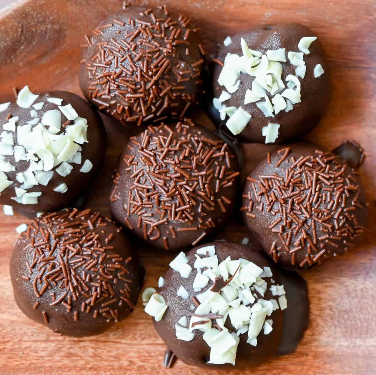 Rich and creamy Oreo cake pops with a smooth chocolate coating. An easy homemade Oreo chocolate truffle with only 4 ingredients! The BEST Oreo balls recipe.