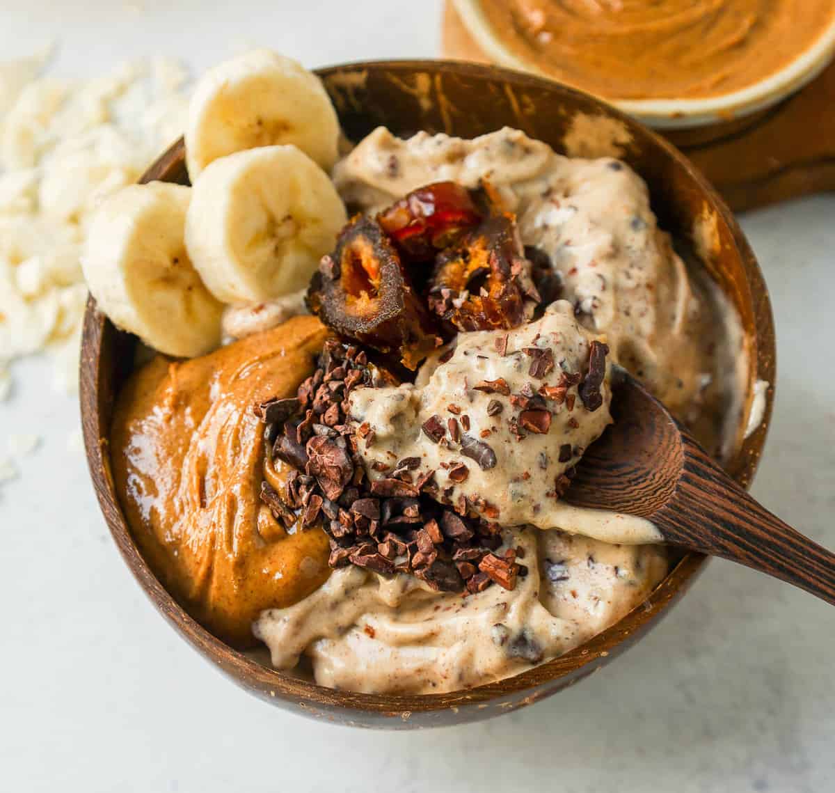 Chunky Monkey Chocolate Peanut Butter Banana Smoothie Bowl:

This one is for all of my peanut butter lovers out there! This is my chunky, crunchy, creamy, nutty peanut butter smoothie bowl.