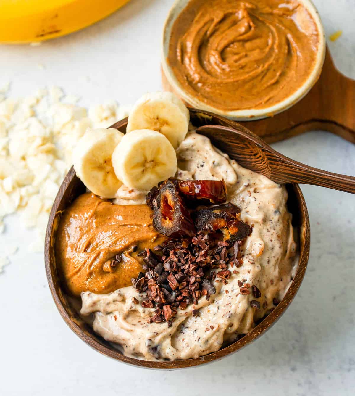 Chunky Monkey Chocolate Peanut Butter Banana Smoothie Bowl:

This one is for all of my peanut butter lovers out there! This is my chunky, crunchy, creamy, nutty peanut butter smoothie bowl.