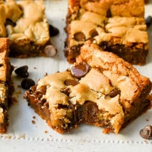 The Best Chocolate Chip Blondies Recipe Ever! How to make chewy, soft blondies from scratch. This is the most delicious and easiest chocolate chip blondie recipe.