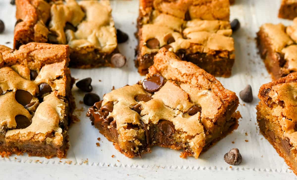 The Best Chocolate Chip Blondies Recipe Ever! How to make chewy, soft blondies from scratch. This is the most delicious and easiest chocolate chip blondie recipe.