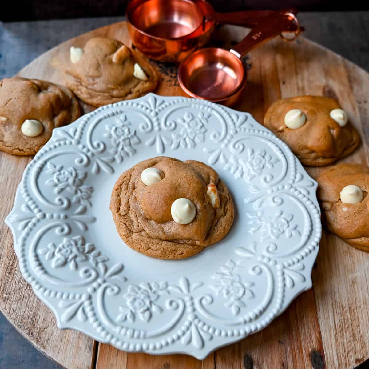Spice White Chocolate Cookies. This Fall warm spiced cookie with white chocolate chips just screams Fall flavors. The warm spiced cookie made with cinnamon, ginger, nutmeg, and cloves pairs perfectly with decadent white chocolate.