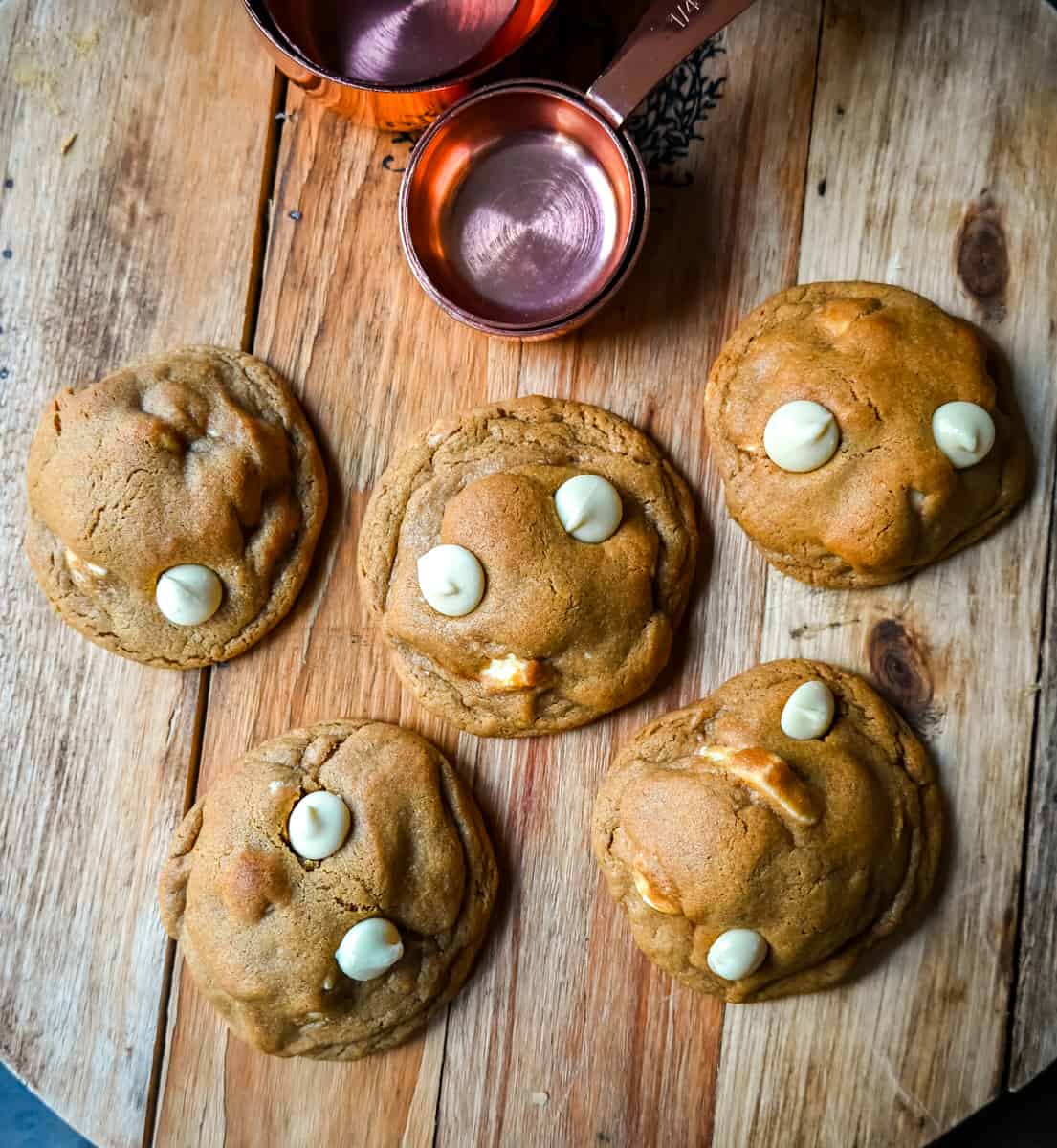 Spice White Chocolate Cookies. This Fall warm spiced cookie with white chocolate chips just screams Fall flavors. The warm spiced cookie made with cinnamon, ginger, nutmeg, and cloves pairs perfectly with decadent white chocolate.